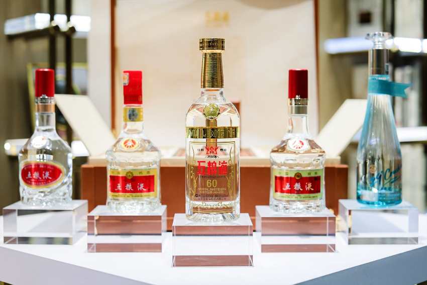 一场首席品酒师的“舌尖对话”，五粮液以匠心致敬时代